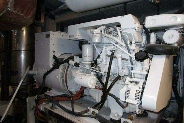 Burger Flush Deck with Flybridge Yacht For Sale