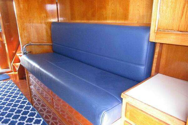 Burger Flush Deck with Flybridge Yacht For Sale