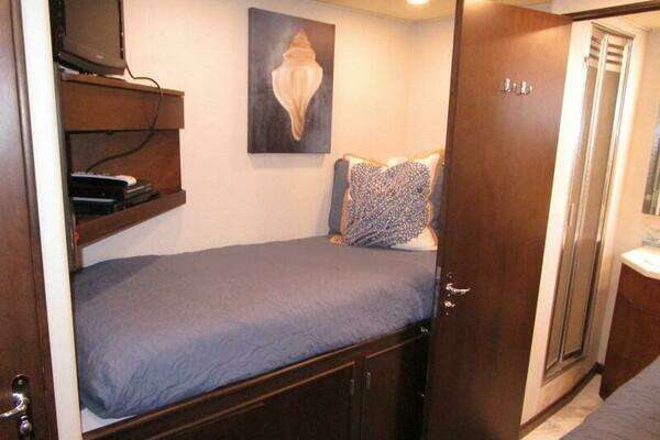 Burger Flush Deck with Flybridge Yacht For Sale