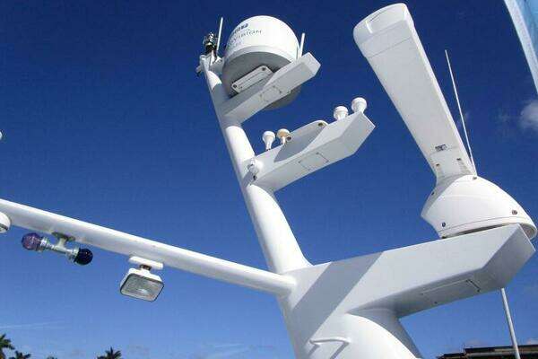 Burger Flush Deck with Flybridge Yacht For Sale