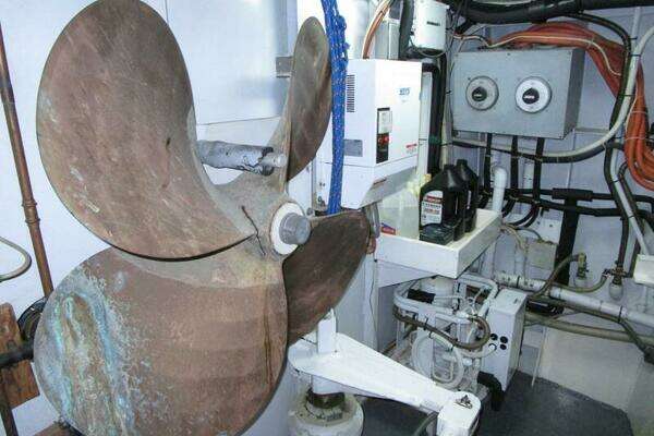 Burger Flush Deck with Flybridge Yacht For Sale