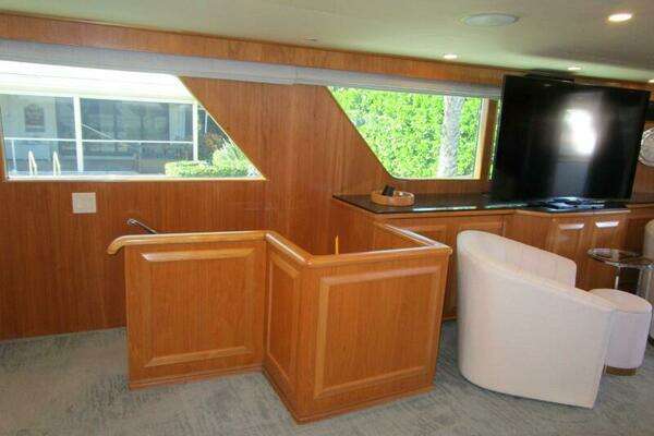 Burger Flush Deck with Flybridge Yacht For Sale