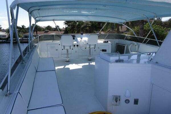 Burger Flush Deck with Flybridge Yacht For Sale