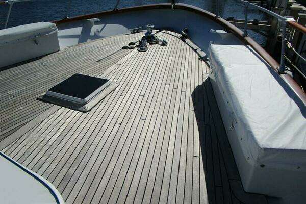 Burger Flush Deck with Flybridge Yacht For Sale
