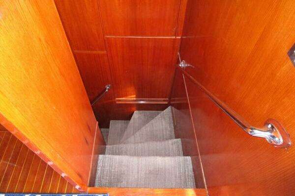 Burger Flush Deck with Flybridge Yacht For Sale