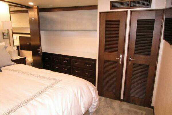 Burger Flush Deck with Flybridge Yacht For Sale