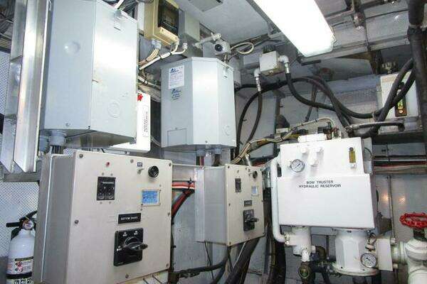 Burger Flush Deck with Flybridge Yacht For Sale