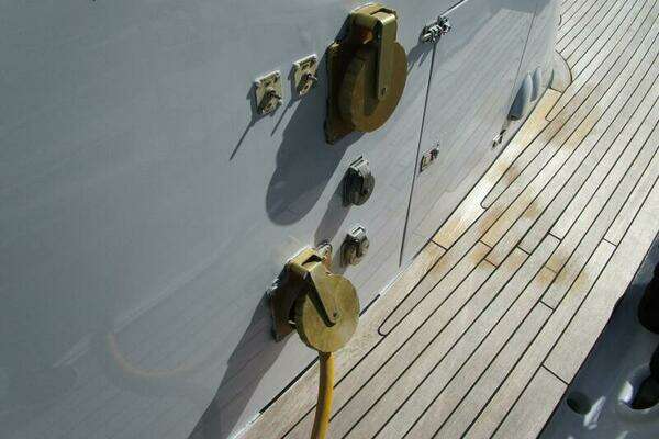 Burger Flush Deck with Flybridge Yacht For Sale