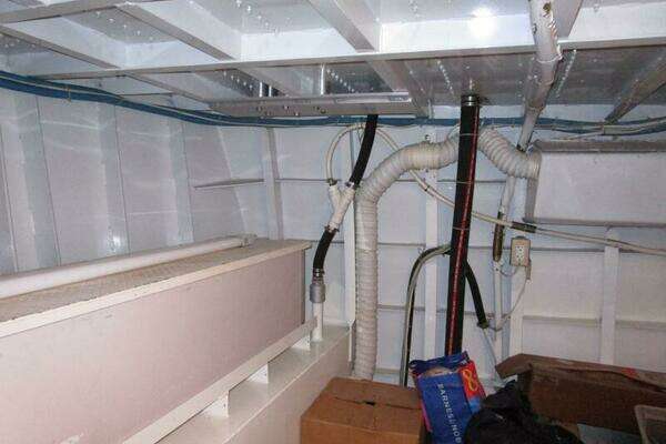 Burger Flush Deck with Flybridge Yacht For Sale