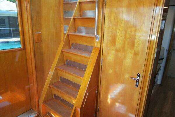 Burger Flush Deck with Flybridge Yacht For Sale