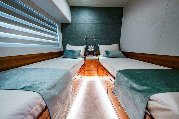 Johnson Skylounge Yacht For Sale