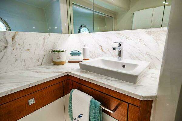 Johnson Skylounge Yacht For Sale