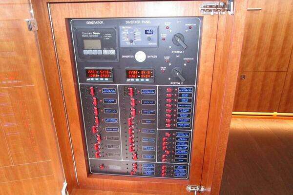 Johnson Skylounge Yacht For Sale