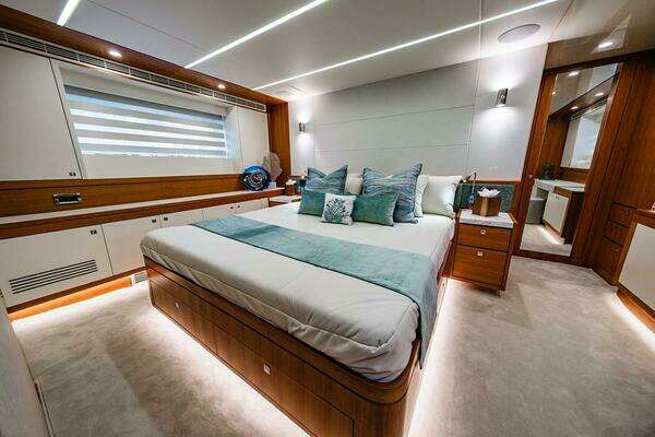 Johnson Skylounge Yacht For Sale
