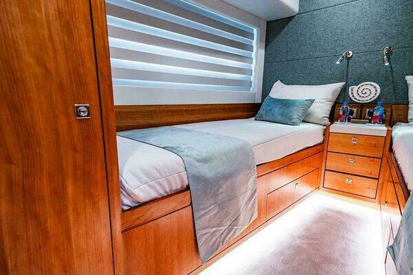 Johnson Skylounge Yacht For Sale