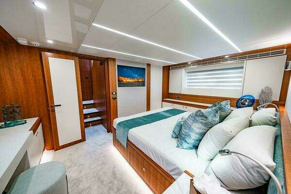 Johnson Skylounge Yacht For Sale