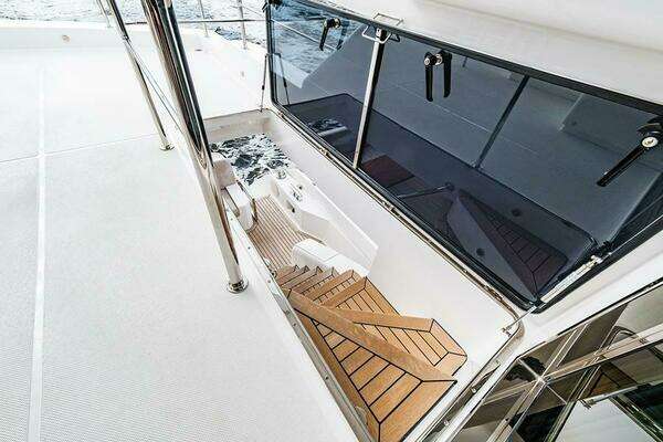 Johnson Skylounge Yacht For Sale