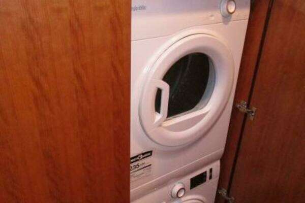 Johnson Skylounge Yacht For Sale