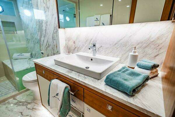 Johnson Skylounge Yacht For Sale