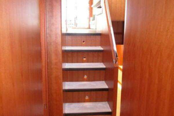 Johnson Skylounge Yacht For Sale