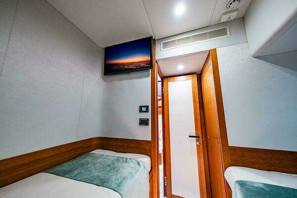 Johnson Skylounge Yacht For Sale