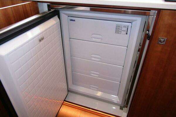 Johnson Skylounge Yacht For Sale