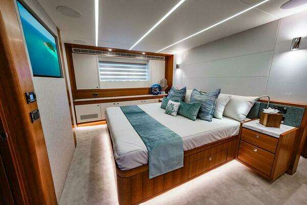 Johnson Skylounge Yacht For Sale