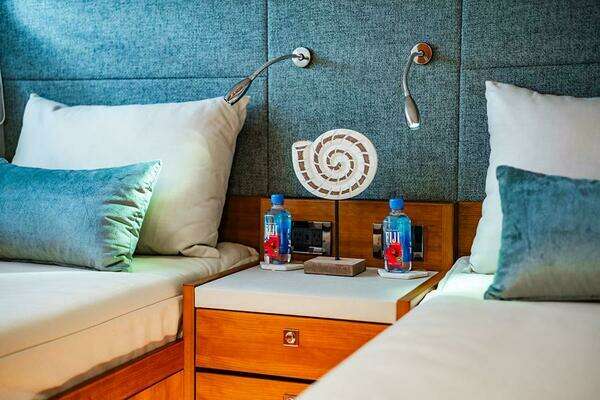 Johnson Skylounge Yacht For Sale