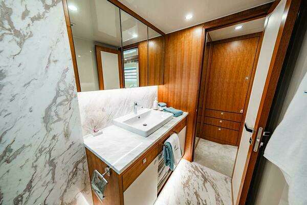 Johnson Skylounge Yacht For Sale