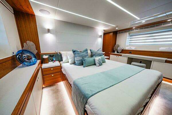 Johnson Skylounge Yacht For Sale