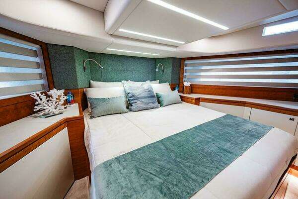 Johnson Skylounge Yacht For Sale