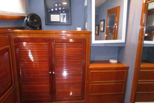 Twin Cabin Looking Forward 