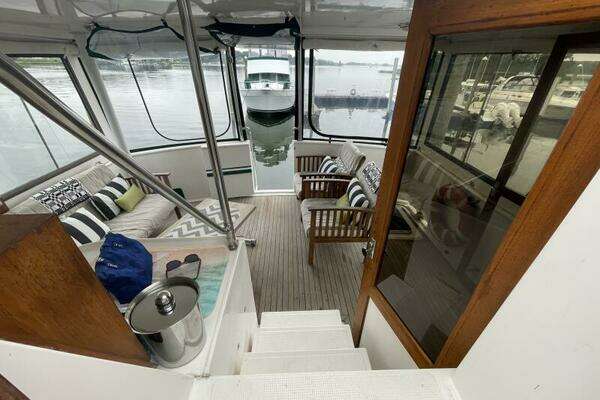 Photo of the 1987 Heritage East 40 Sundeck "Peaceful Times"