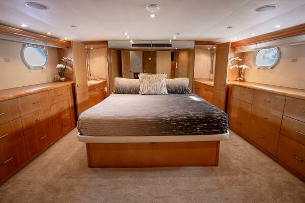 KRISTIN LEE 75ft Hatteras Yacht For Sale