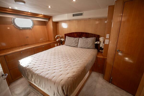 KRISTIN LEE 75ft Hatteras Yacht For Sale