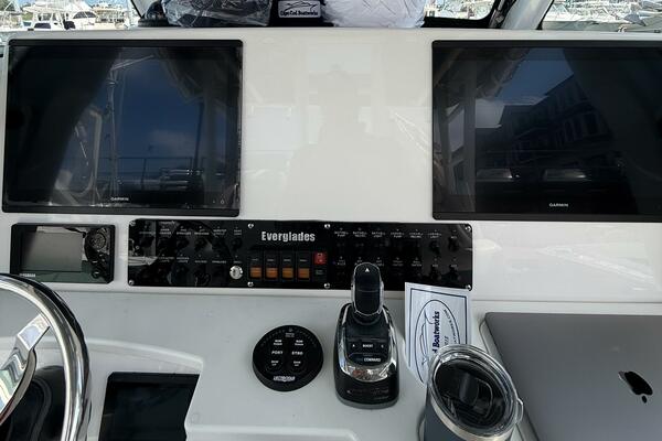 All In 35ft Everglades Yacht For Sale
