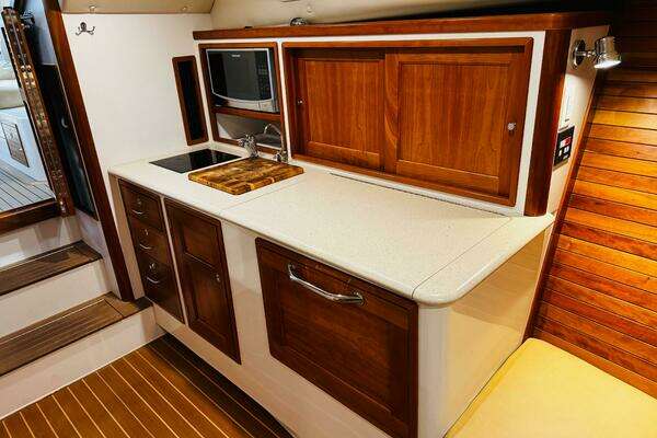 MJM 36Z Yacht For Sale