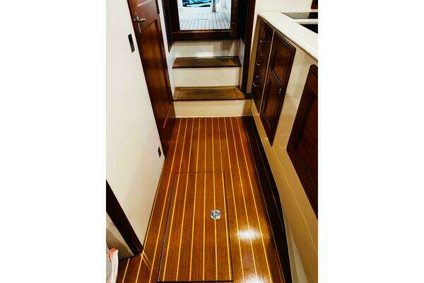 MJM 36Z Yacht For Sale