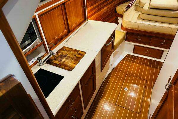 MJM 36Z Yacht For Sale