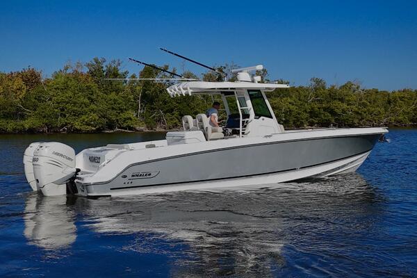 2018 Boston Whaler 330 Outrage - Profile 