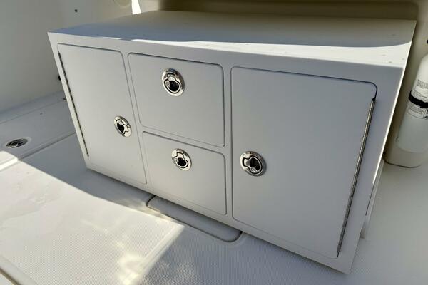 2018 Boston Whaler 330 Outrage 