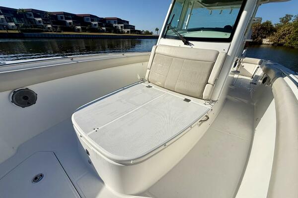 2018 Boston Whaler 330 Outrage - Profile - Foredeck Seating 