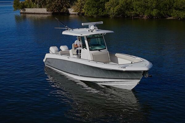 2018 Boston Whaler 330 Outrage - Profile 