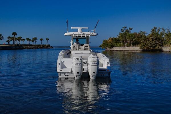 2018 Boston Whaler 330 Outrage - Profile 