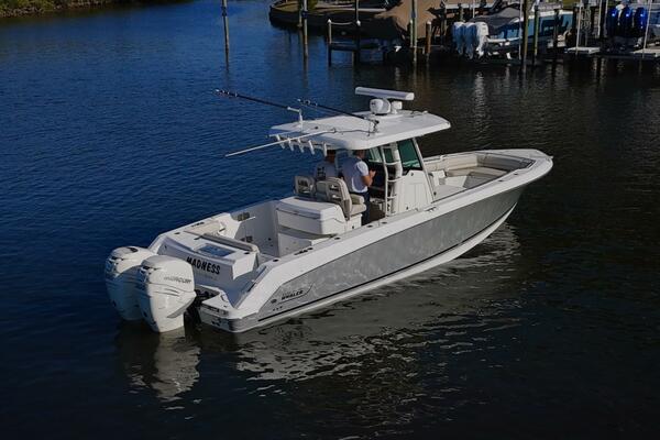 2018 Boston Whaler 330 Outrage - Profile 