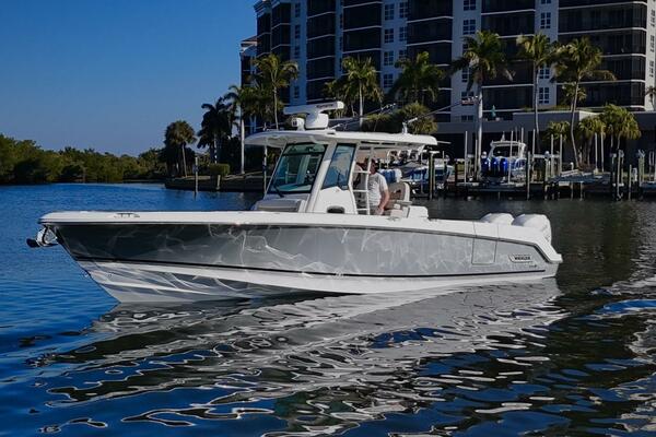 2018 Boston Whaler 330 Outrage - Profile 