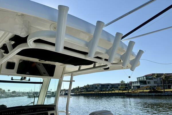 2018 Boston Whaler 330 Outrage - Rod Holders 