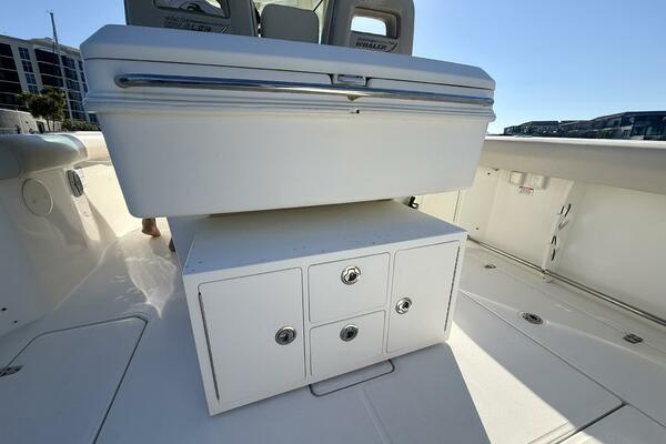 2018 Boston Whaler 330 Outrage 