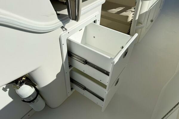 2018 Boston Whaler 330 Outrage 