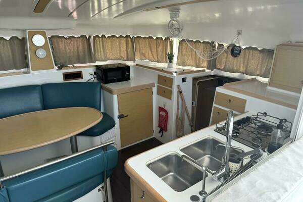 Lagoon 380 Yacht For Sale